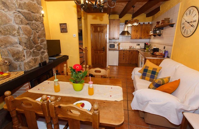 Belle petite maison pour même avec cheminée à Braojos
