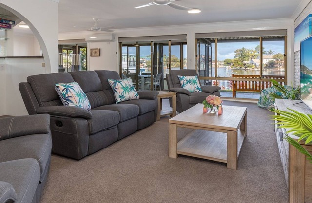 Beautiful location in Forster Keys with your own private jetty and modern furnishings to relax.