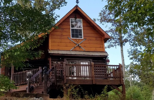 Belle cabane en rondins, à quelques minutes du centre équestre