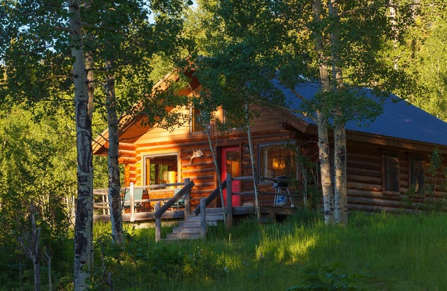 Belle cabane en rondins sur Trail Creek Ranch
