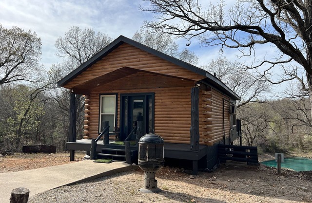 Belle cabane en rondins avec accès au lac, étang et sentiers à 4 roues