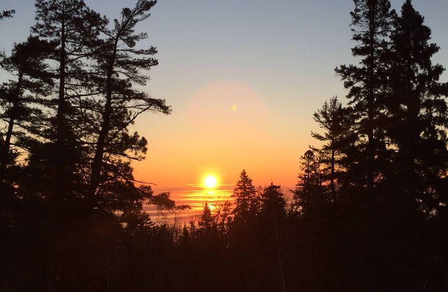Split Rock Log Cabin-Lake Superior View, paisiblement situé dans 100 ans vieux pins blancs
