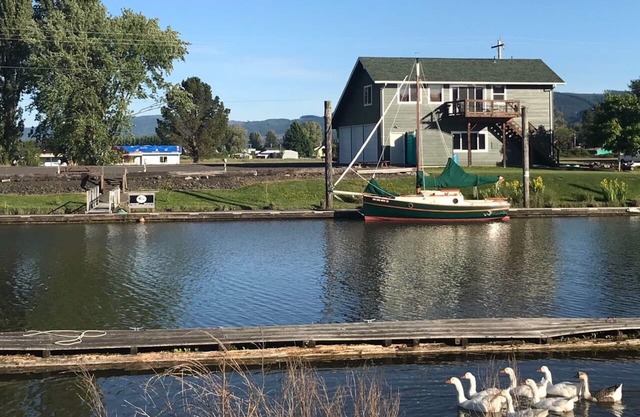 Belle Basse-Britannique Hamlet On The Water