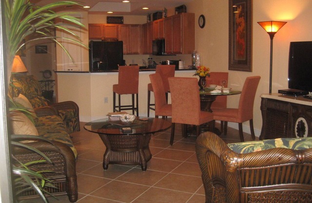 Beau / luxueux 2 chambres, 2 salles de bain Condo, piscine, spa, à proximité des terrains de golf.