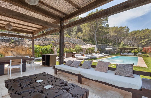 Beautiful luxury villa in Ibiza with Wi-Fi and air conditioning