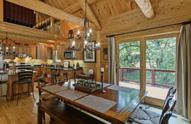 Beautiful Luxury Lake House Log Cabin 4 bed 3 bath