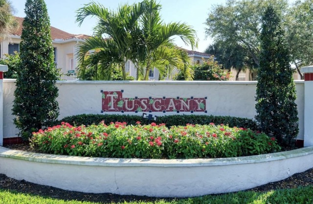 Beautiful main fl, Vineyards Condo 5min walk to shops / 10min drive to the beach