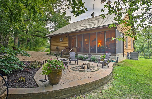 Cabine Makanda avec terrasse dans la forêt nationale de Shawnee!