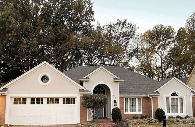 Beautiful Memphis/Cordova home, Sleeps 7, Large Kitchen, (1835 sqft).