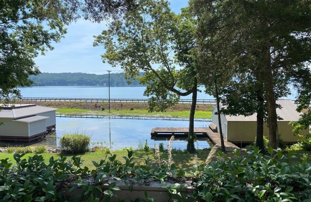 Beautiful Mid-Lake Waterfront Home ~ Pets ~ Dock