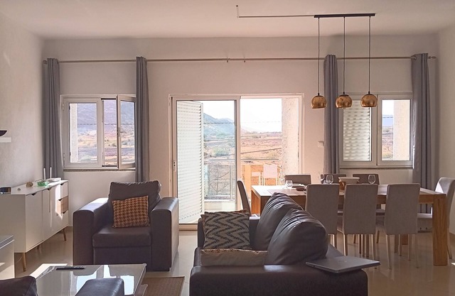Urban Escape Oasis in Praia. Cosy and relaxing 3BR appartment. Family-friendly