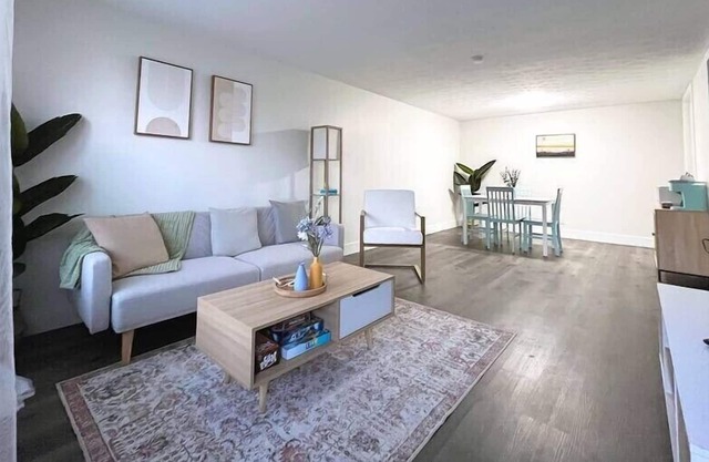 Beautiful Modern Apt - 5 Star Private Location