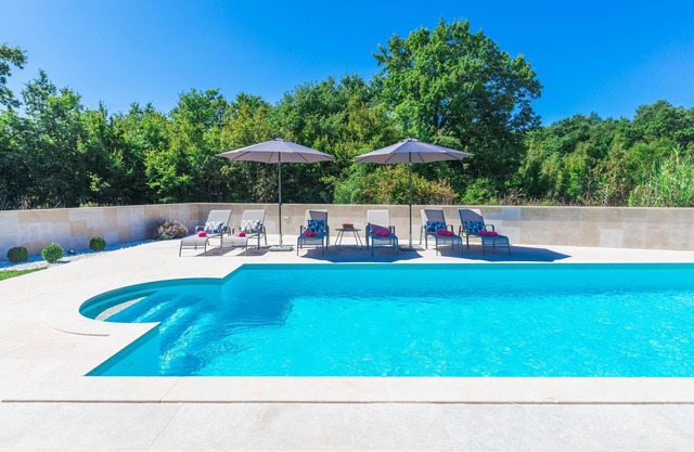 Belle villa familiale moderne avec piscine privée