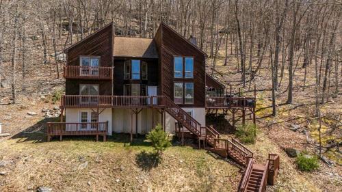 Beautiful Modern Lodge! Indoor Hot Tub - Game Room