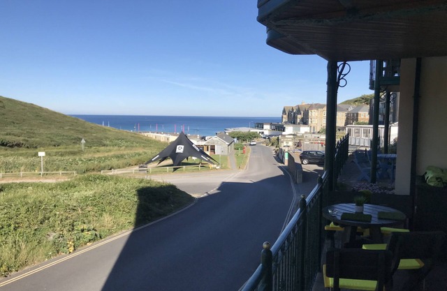 Bel appartement moderne avec vue sur la mer à WatergateBay