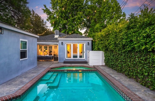 Beautiful, Modern Studio City Pool Home