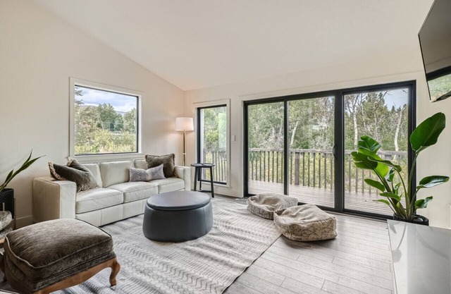 Beautiful Mountain Escape on 5 Acres with Great Views + Conference Space