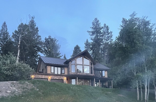 Belle maison de montagne. 5 chambres, 3 salles de bain, garage 2 voitures.