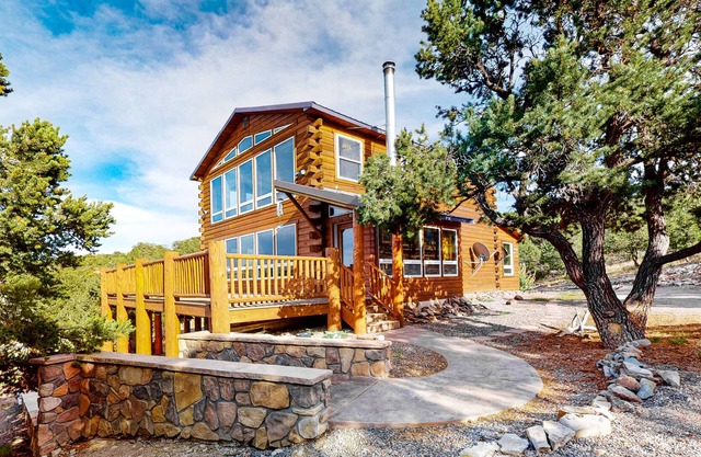 Beautiful Mountain-Top Home on 40-Plus Acres in South Fork w/Free WiFi/Decks