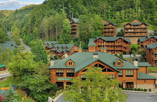 Beautiful mountain views from your resort & minutes from Gatlinburg /Pigeon