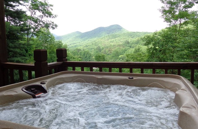 Offres spéciales de la semaine - Belles vues sur le Mtn au milieu du bain à remous au pays du vin
