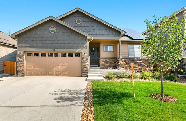 Beautiful Mountain-View New Build with Gym & Office - Central to DIA & RMNP