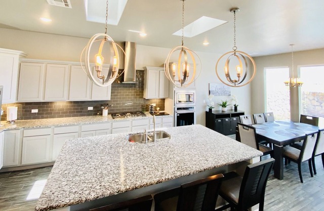 Beautiful New 5 BR Custom Built Home near Redhawk Golf Course