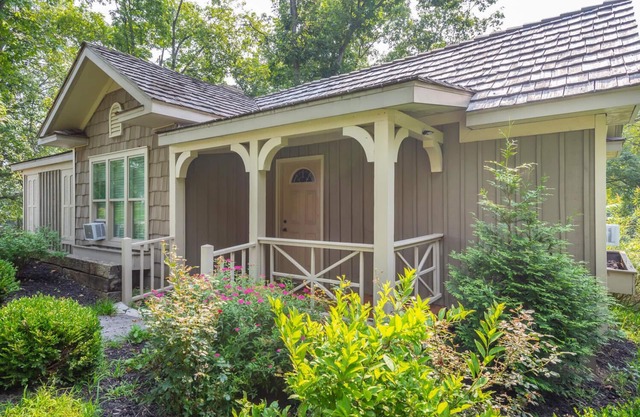 Beautiful New Cottage w/ Endless Hilltop Views