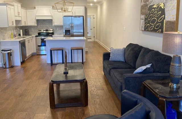 Beautiful new Fieldstone Farms 3/3.5 Condo 2 miles from the Grove