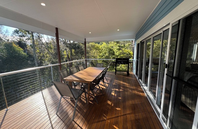Beautiful new home, 280m to the lake, 650m to the Beach, 300m to the pub.