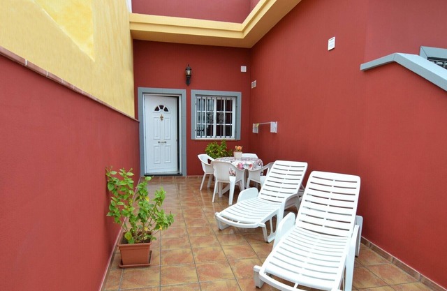Belle maison neuve, avec terrasse / solarium à Arona