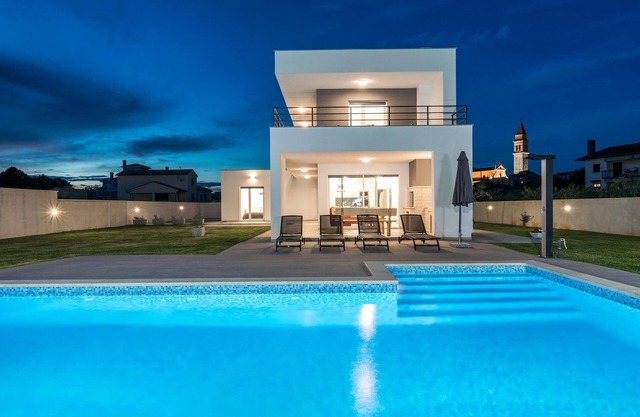 Belle nouvelle Villa Miramar **** Surface totale de 1600m2 avec piscine près de Pula!