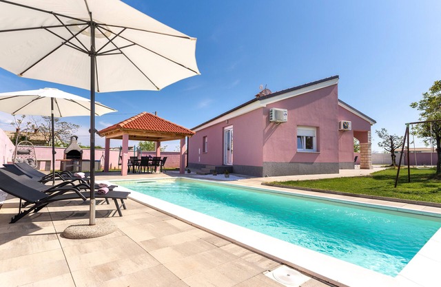 Belle nouvelle Villa avec piscine privée près de la mer parfaite pour des vacances reposantes