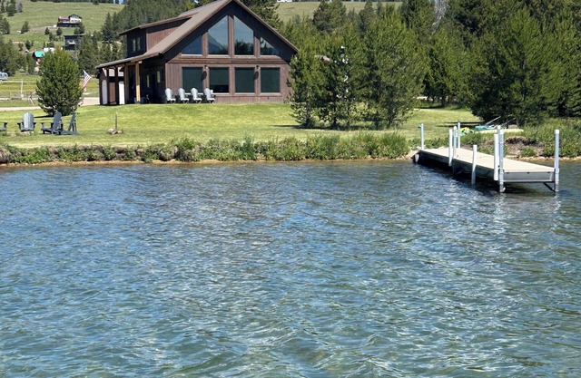 Beautiful New Waterfront Cabin with Sauna!