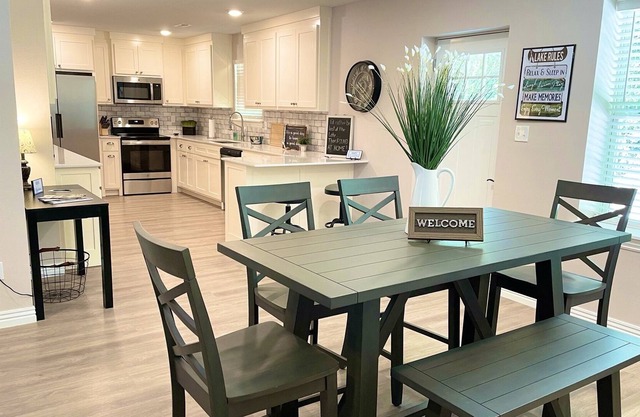 Beautiful newly built home 3 min. from Beaver Lake.