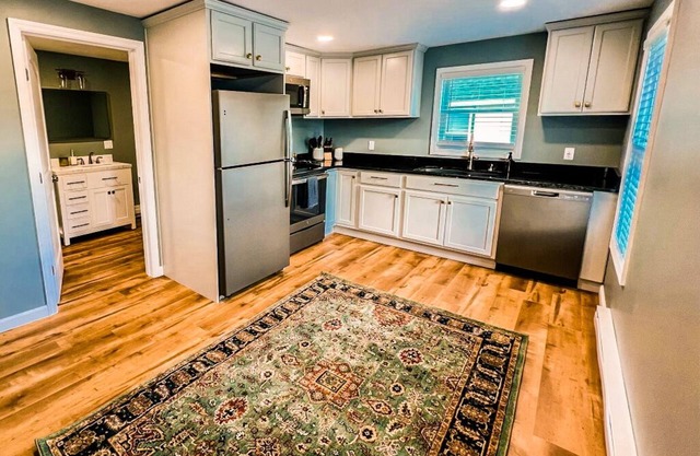 Beautiful Newly Remodeled Spacious Apartment STR-005604