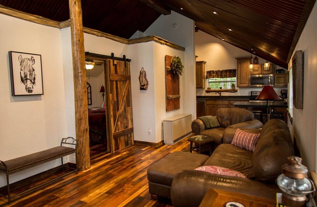 Superbe cabane en rondins récemment rénovée au Tiny Timbers Resort!