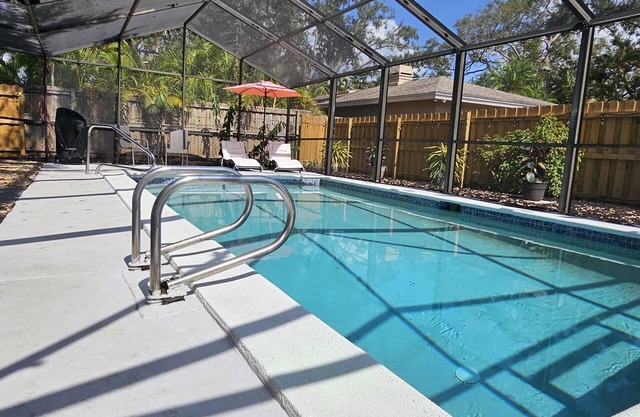 Beautiful, newly renovated ranch with private pool, 25 minutes from the beach.