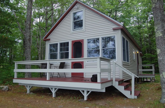 Belle maison nouvellement rénovée sur le bord de l'eau du lac Pemaquid