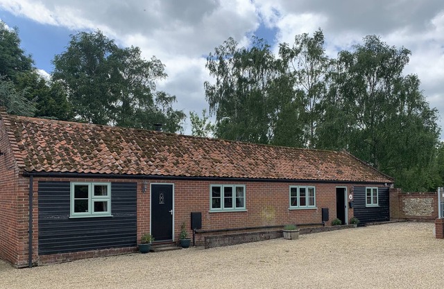 Beautiful Norfolk Flint Cottage in Rural Location