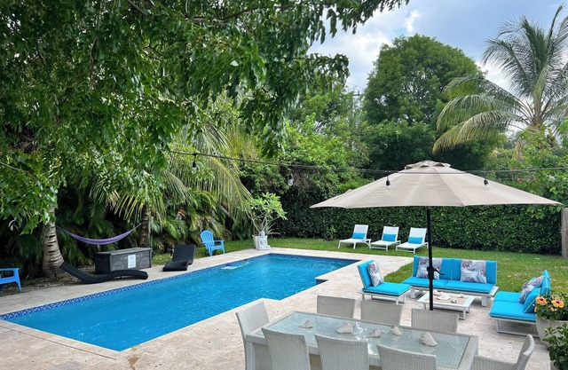 Beautiful Oasis with large pool coconut grove