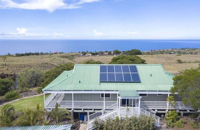 Belle vue sur l'océan et le coucher du soleil sur 3 acres de terrain privé.