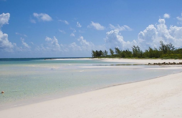 Beautiful Ocean View Villa Located only steps from Winding Bay Beach
