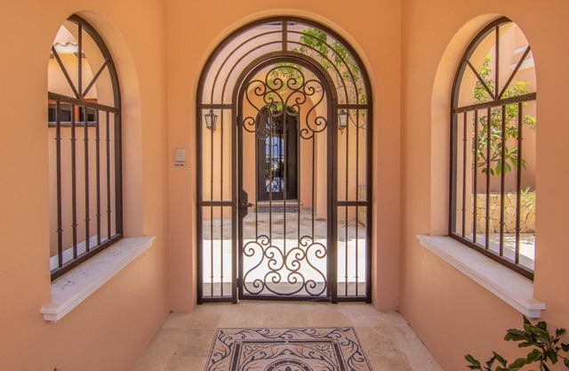 Beautiful oceanfront home located in Diamanté Cabo San Lucas!