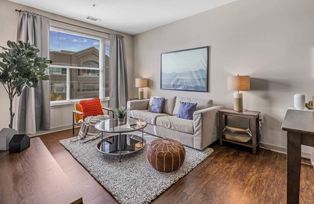 Beautiful One Bedroom in Decatur Square!