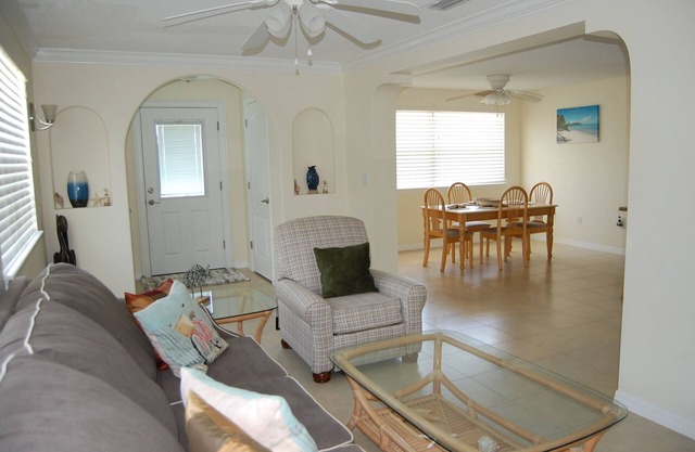 Délicieuse 2BR Ormond Beach House - à distance de marche d'une plage déserte