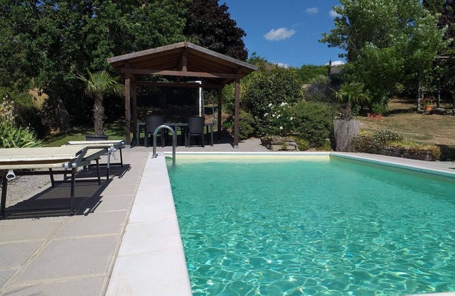Merveilleuse maison de vacances privée avec piscine privée, WIFI, TV, terrasse et animaux admis