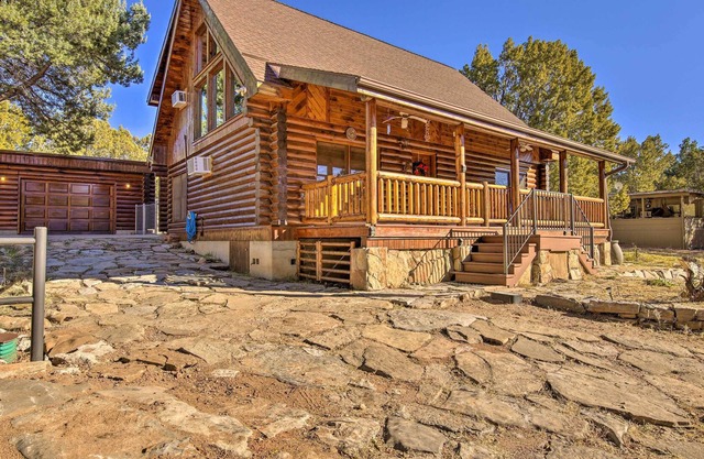 Beautiful Payson Log Cabin w/ Yard + Fire Pit!