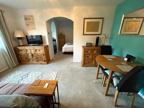 Beautiful Peaceful Studio Flat