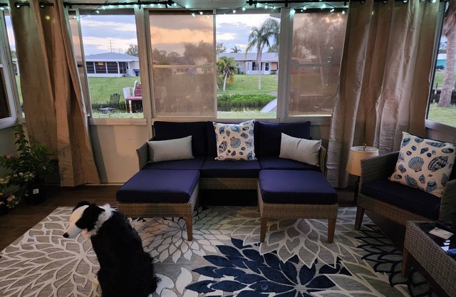 Beautiful, Pet friendly home on canal. Great for fishing, kayaks & snowbirds